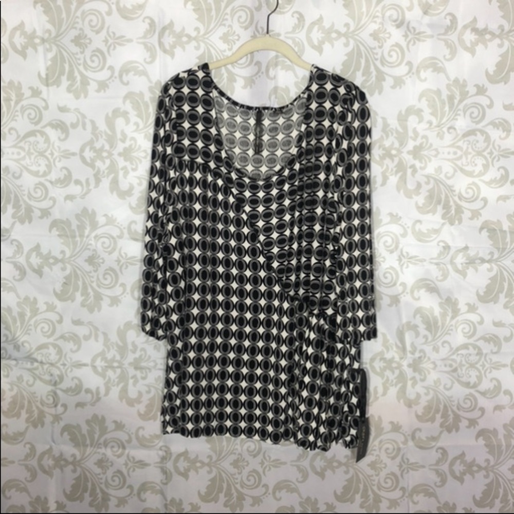 💚2/$19💚 NWT Skye’s The Limit Circle Printed Top
